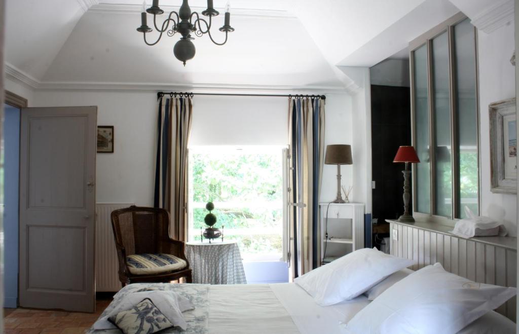 Chateau De L'Oiseliniere Bed and Breakfast Gorges  Rum bild